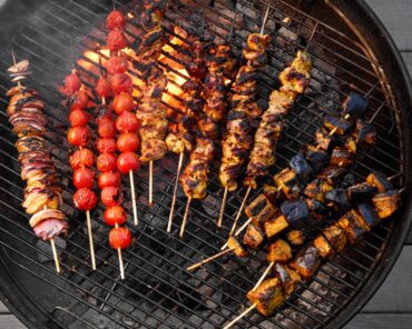 how to set up a grill for skewers.